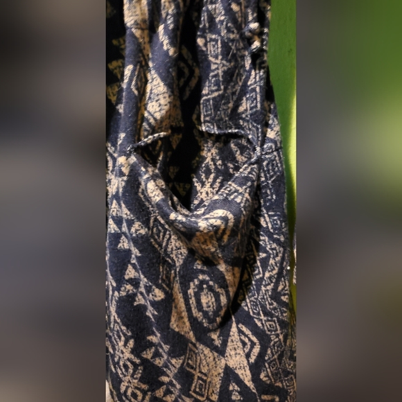 Hooded sweater - Picture 6 of 7